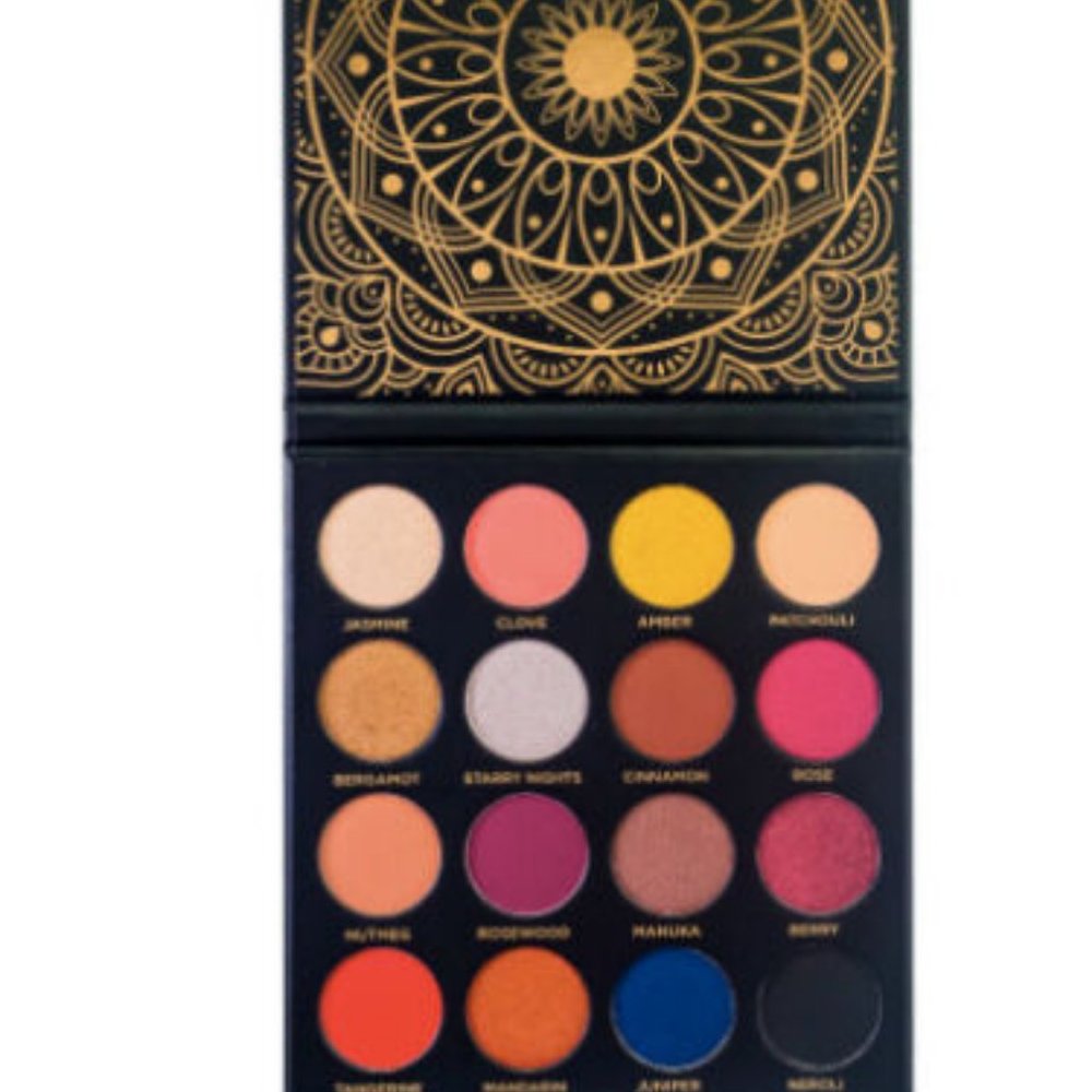 Ace Beaute. Quintessential Palette eyeshadow